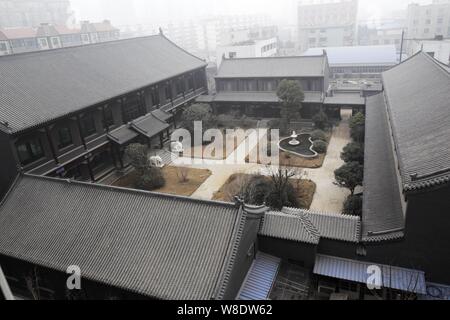 --FILE--Vue de la résidence de luxe de Gu 144 Jinggangshan, ancien chef adjoint de la logistique générale Ministère de l'Armée de libération du peuple chinois (PL Banque D'Images