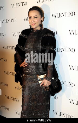 L'actrice Carina Lau Hong Kong arrive pour un événement promotionnel par marque de mode Valentino à Shanghai, Chine, 4 novembre 2015. Banque D'Images