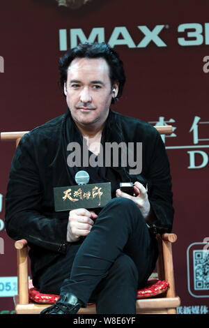 L'acteur américain John Cusack assiste à une première pour son nouveau film 'dragon' dans Shanghai, Chine, le 6 février 2015. Banque D'Images