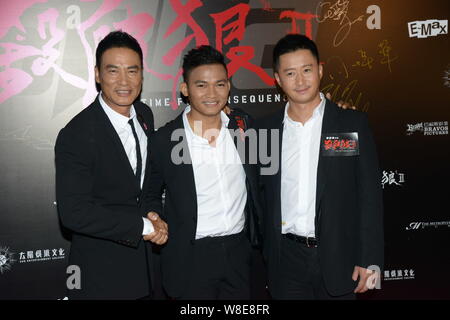 (De gauche) Hong Kong l'acteur Simon Yam, acteur thaïlandais Tony Jaa et acteur chinois Wu Jing posent au cours d'une première pour leur film "PL 2 : un temps pour Consequ Banque D'Images