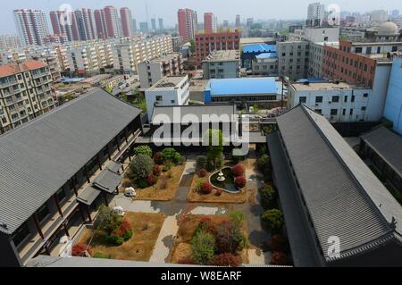 --FILE--Vue de la résidence de luxe de Gu 144 Jinggangshan, ancien chef adjoint de la logistique générale Ministère de l'Armée de libération du peuple chinois (PL Banque D'Images