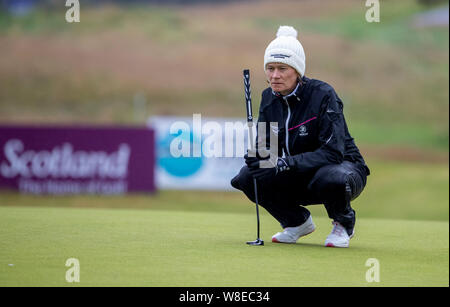 Ecosse de Catriona Matthew aligne son putt au 18e trou lors de la deuxième journée de l'investissement Standard Aberdeen Ladies Scottish Open du Renaissance Club, North Berwick. Banque D'Images