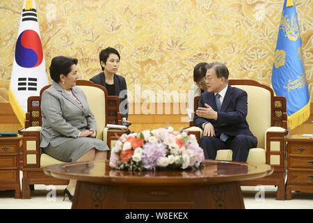 Séoul, Corée du Sud. 8e août 2019. 8 août 2019 à Séoul, Corée du Sud, Korea-South Président Moon Jae en Ouzbékistan et président du Sénat Tanzila Narbayeva à parler de leur réunion au bureau du président à Séoul, Corée du Sud. Bureau : Président de crédit/ZUMA/Alamy Fil Live News Banque D'Images