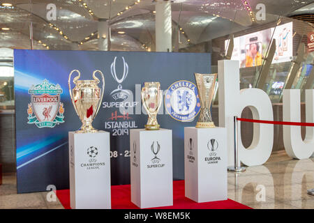 ISTANBUL, TURQUIE, 07 août 2019 : vue de l'intérieur du nouvel aéroport d'Istanbul. Nouvelles l'aéroport d'Istanbul est le principal aéroport international. Tasses de l'Uefa la pièce Banque D'Images