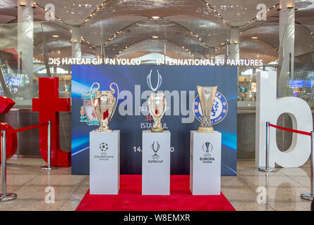 ISTANBUL, TURQUIE, 07 août 2019 : vue de l'intérieur du nouvel aéroport d'Istanbul. Nouvelles l'aéroport d'Istanbul est le principal aéroport international. Tasses de l'Uefa la pièce Banque D'Images
