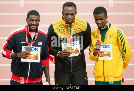 (De gauche) d'argent olympique Justin Gatlin des États-Unis, de l'or Olympique Usain Bolt de la Jamaïque et de bronze Anaso Jobodwana sud-afric Banque D'Images