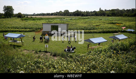Berlin, Allemagne. 09Th Aug 2019. Les enfants jouent dans l'usine "labyrinthe-BfR Eiland'. Le thème de cette année, le labyrinthe est sur des œufs et du poulet. Credit : Britta Pedersen/dpa-Zentralbild/dpa/Alamy Live News Banque D'Images