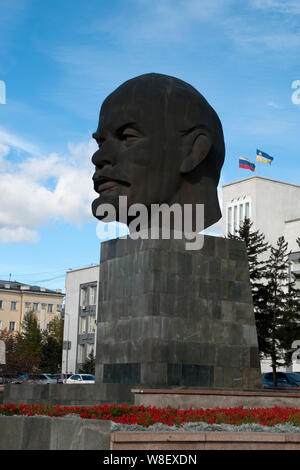 Oulan-oudé la Russie, le plus grand monument de la tête du leader soviétique Vladimir Lénine à Town Square Banque D'Images