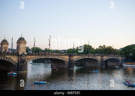 Pont Pont de granit de la Légion est sur la Vltava à Prague. Banque D'Images