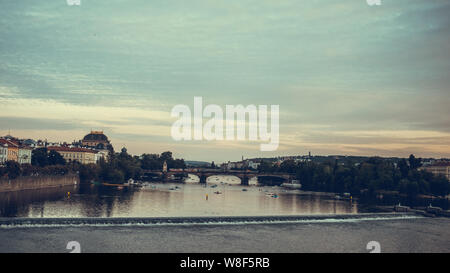 Pont Pont de granit de la Légion est sur la Vltava à Prague. Banque D'Images