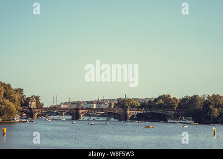 Pont Pont de granit de la Légion est sur la Vltava à Prague. Banque D'Images