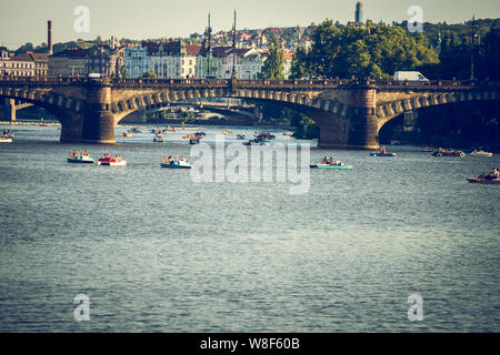 Pont Pont de granit de la Légion est sur la Vltava à Prague. Banque D'Images