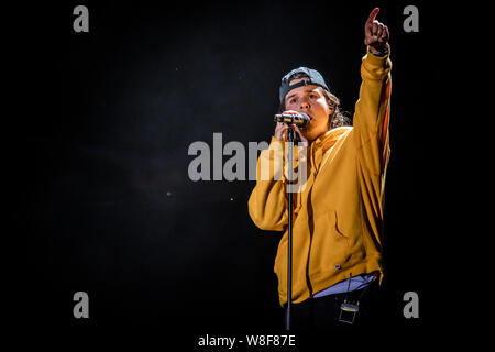 Skanderborg au Danemark. Le 08 août, 2019. Le groupe danois Lukas Graham effectue un concert live au cours de la fête de la musique SmukFest danoise 2019 à Skanderborg. Ici singer Lukas Atmospheres est vu sur scène. (Photo crédit : Gonzales Photo/Alamy Live News Banque D'Images