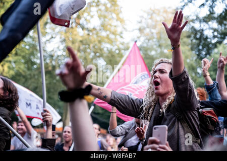 Skanderborg au Danemark. Le 08 août, 2019. Festivaliers assistent à un concert live avec le groupe américain Thirty Seconds to Mars pendant la fête de la musique SmukFest danoise 2019 à Skanderborg. (Photo crédit : Gonzales Photo/Alamy Live News Banque D'Images