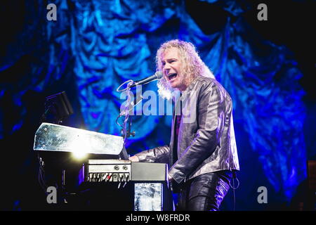 David Bryan du groupe de rock américain Bon Jovi exécute pendant leur concert à Macao, Chine, 25 septembre 2015. Banque D'Images