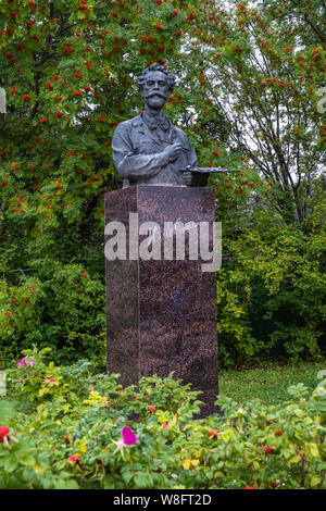 Monument à l'artiste russe Isaac Lévitan un jour d'été à Plyos, la Russie. Banque D'Images