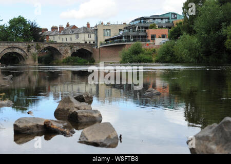 Faible niveau d'eau sur la rivière Wye dans Hereford. 31 juillet, 2018. Banque D'Images