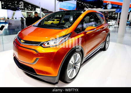 --FILE--un boulon Chevrolet EV concept car de Shanghai GM, une joint venture entre SAIC Motor et General Motors, est exposée au cours de la 16e Shanghai Banque D'Images