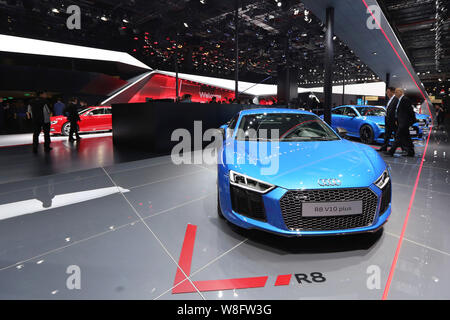 --FILE--une Audi R8 V10 plus est sur l'affichage lors du 16ème Salon International de l'Automobile International de Shanghai, également connu sous le nom de Auto Shanghai 2015, dans Banque D'Images