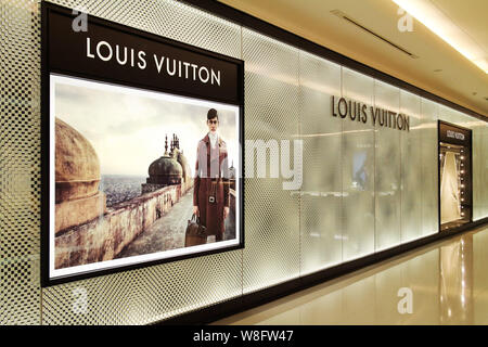 FILE--View of a Louis Vuitton boutique of Louis Vuitton Moet Hennessy  (LVMH) in Shanghai, China, 29 July 2013. LVMH Moet Hennessy Louis Vuitton  Stock Photo - Alamy