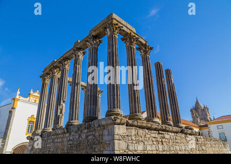 Temple de Diane, le temple romain d'Évora dédié au culte de l'empereur Auguste, le plus célèbre monument d'Evora. Portugal Banque D'Images