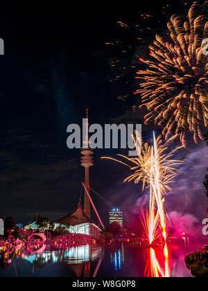 D'artifice à l'Olympiapark, Munich, Bavaria, Germany, Europe Banque D'Images