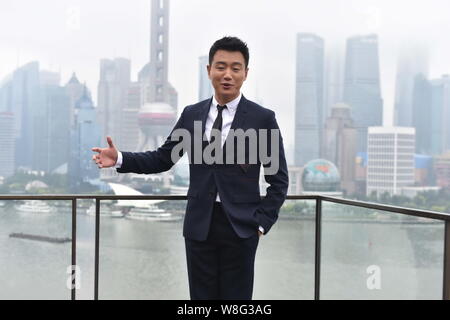 L'acteur chinois Dong Dawei pose lors d'un photocall pour son film 'Hollywood' Aventures à Shanghai, Chine, 22 juin 2015. Banque D'Images