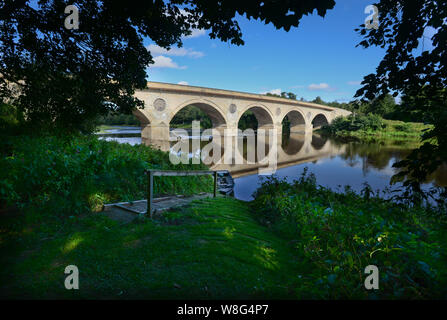 Coldstream Bridge traversant la frontière Anglo Scottish sur la rivière Tweed Banque D'Images