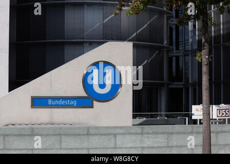 Bundestag, U55 est une ligne de U-Bahn dans la capitale allemande de Berlin Banque D'Images