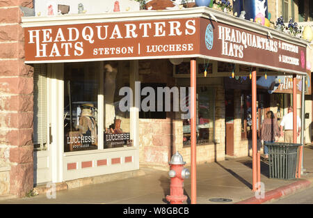 Magasin de chapeaux de l'administration centrale dans la région de Fredericksburg, au Texas - Mai 2019 Banque D'Images