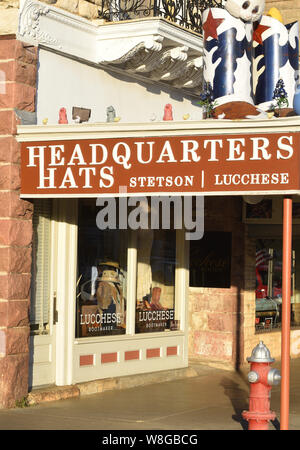 Magasin de chapeaux de l'administration centrale dans la région de Fredericksburg, au Texas - Mai 2019 Banque D'Images