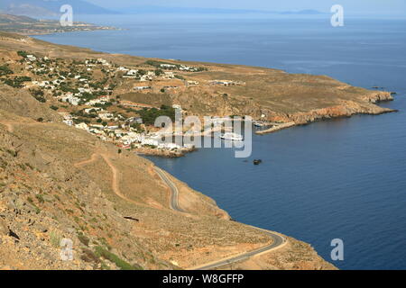 Le petit village traditionnel de Chora Sfakion, Sfakia, Chania, Crète en Grèce. Banque D'Images