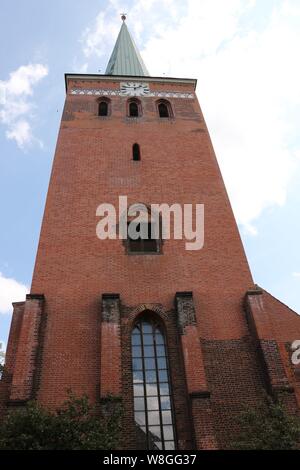 Blick auf die evangelische Stadtkirche Saint Marien im Zentrum der Hansestadt Uelzen dans der Lüneburger Heide Banque D'Images