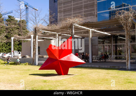 DALLAS, Texas-March 16, 2019 : vue sur le Dallas Museum of Art (DMA), situé dans le quartier des Arts Pearl à Dallas, au Texas. Banque D'Images