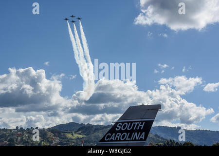 Thunderbird de l'US Air Force F-16 Fighting Falcon avions effectuer une routine à la Feria Aeronautica Internacional-Colombie 2019 à José María Córdova Banque D'Images