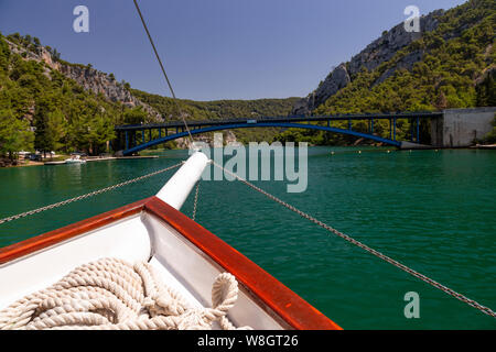 Pont sur la rivière Krka dans le Parc National de Krka, Croatie Banque D'Images