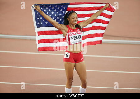 Allyson Felix de la United States célèbre après avoir remporté la finale du 400 m femmes pendant les Championnats du monde IAAF 2015 à l'échelle nationale St Banque D'Images