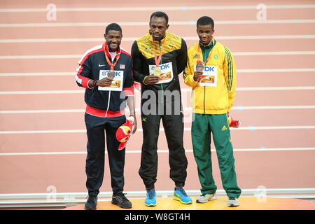 (De gauche) d'argent olympique Justin Gatlin des États-Unis, de l'or Olympique Usain Bolt de la Jamaïque et de bronze Anaso Jobodwana sud-afric Banque D'Images