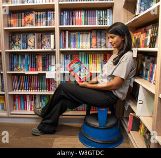 Londres, Angleterre, 8 août 2019 : Konnie Huq 'cookie et le plus énervant garçon dans le monde" livre signature. Gary Mitchell/ Alamy Live News Banque D'Images