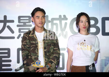 L'actrice chinoise Bai Chongtou, droite, s'exprime en tant qu'acteur taïwanais Ethan Juan assister à un événement promotionnel pour leur film "Les villes en amour' dans la ville de Qingdao Banque D'Images