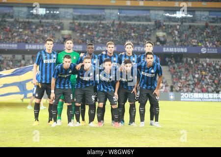 Les joueurs de l'équipe de départ de l'Inter Milan posent pour des photos avant un match de football contre l'AC Milan lors de la Coupe des Champions International 2015 Chin Banque D'Images