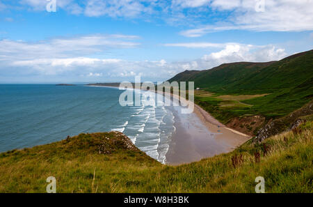 Rhossili Bay à l'égard du nord de la plage Llangennith clifftops. Rhossili vers le bas est au-dessus de la baie sur la droite. AONB, Gower, Pays de Galles, Royaume-Uni. Banque D'Images