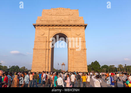 Indian entassés dans la porte de l'Inde, New Delhi, Inde Banque D'Images