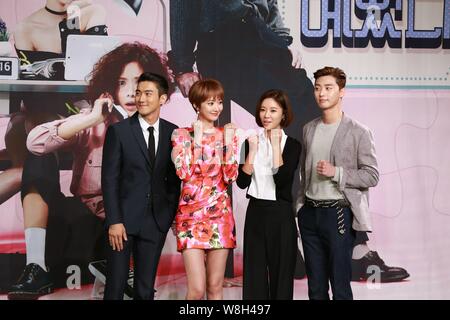 (De gauche), chanteur et acteur sud-coréen Choi Si-gagné, actrices Rendez-Joon Hee et Hwang Jung-eum, acteur Park Seo-joon assister à une conférence de presse pour la Banque D'Images