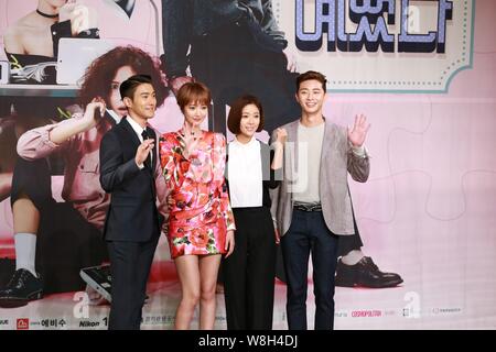 (De gauche), chanteur et acteur sud-coréen Choi Si-gagné, actrices Rendez-Joon Hee et Hwang Jung-eum, acteur Park Seo-joon assister à une conférence de presse pour la Banque D'Images