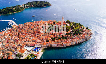 La vieille ville de Rovinj, Istrie, Croatie destination de voyage - belle vue aérienne Banque D'Images