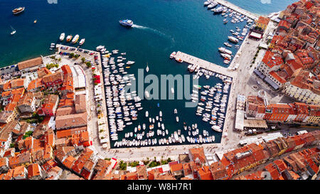 La vieille ville de Rovinj, Istrie, Croatie destination de voyage - belle vue aérienne Banque D'Images