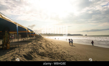 Punta MONTAÑITA, ÉQUATEUR - le 12 janvier 2016 Plage de Punta Montañita ville Equateur Banque D'Images