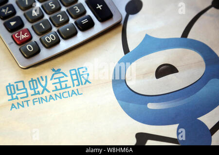 --FILE--une publicité pour Ant Financial Services, une filiale du géant de l'e-commerce chinois Alibaba Group, est photographié à Shanghai, Chine, 16 octobe Banque D'Images