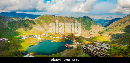 Balea lac dans les montagnes de Fagaras, Roumanie Banque D'Images